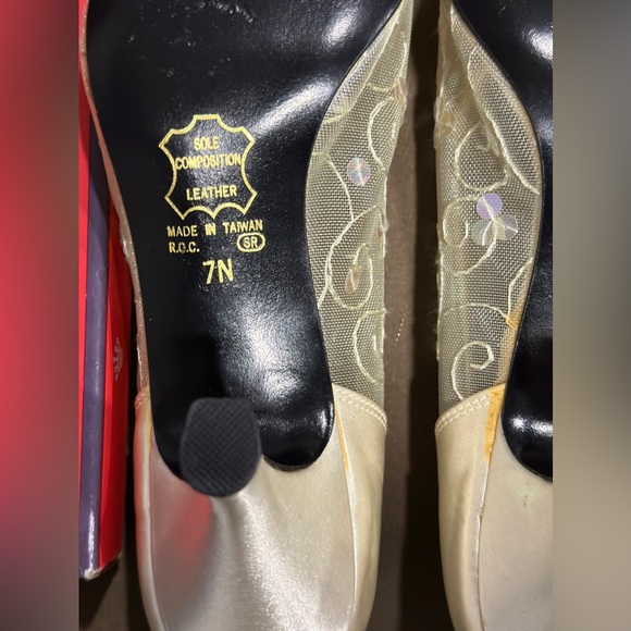 Nina Wedding shoes - beige in color - Picture 6 of 7